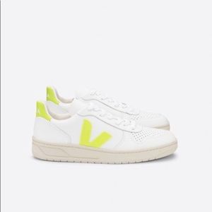 V 10 Veja Sneakers